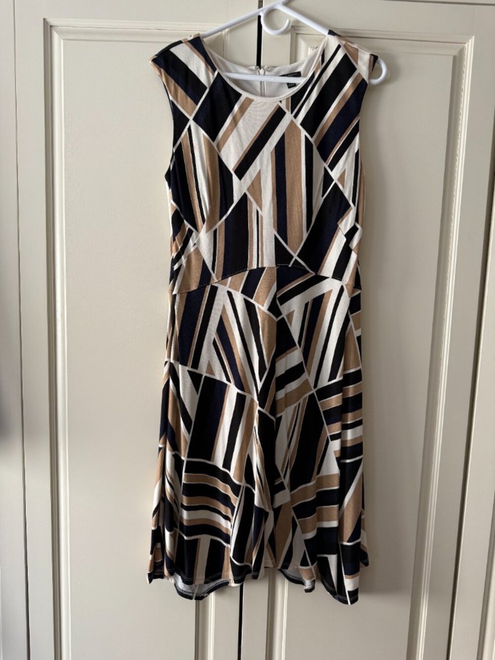 Ann Taylor Printed Short-Sleeve Dress with flared skirt. back zipper, Petite 12